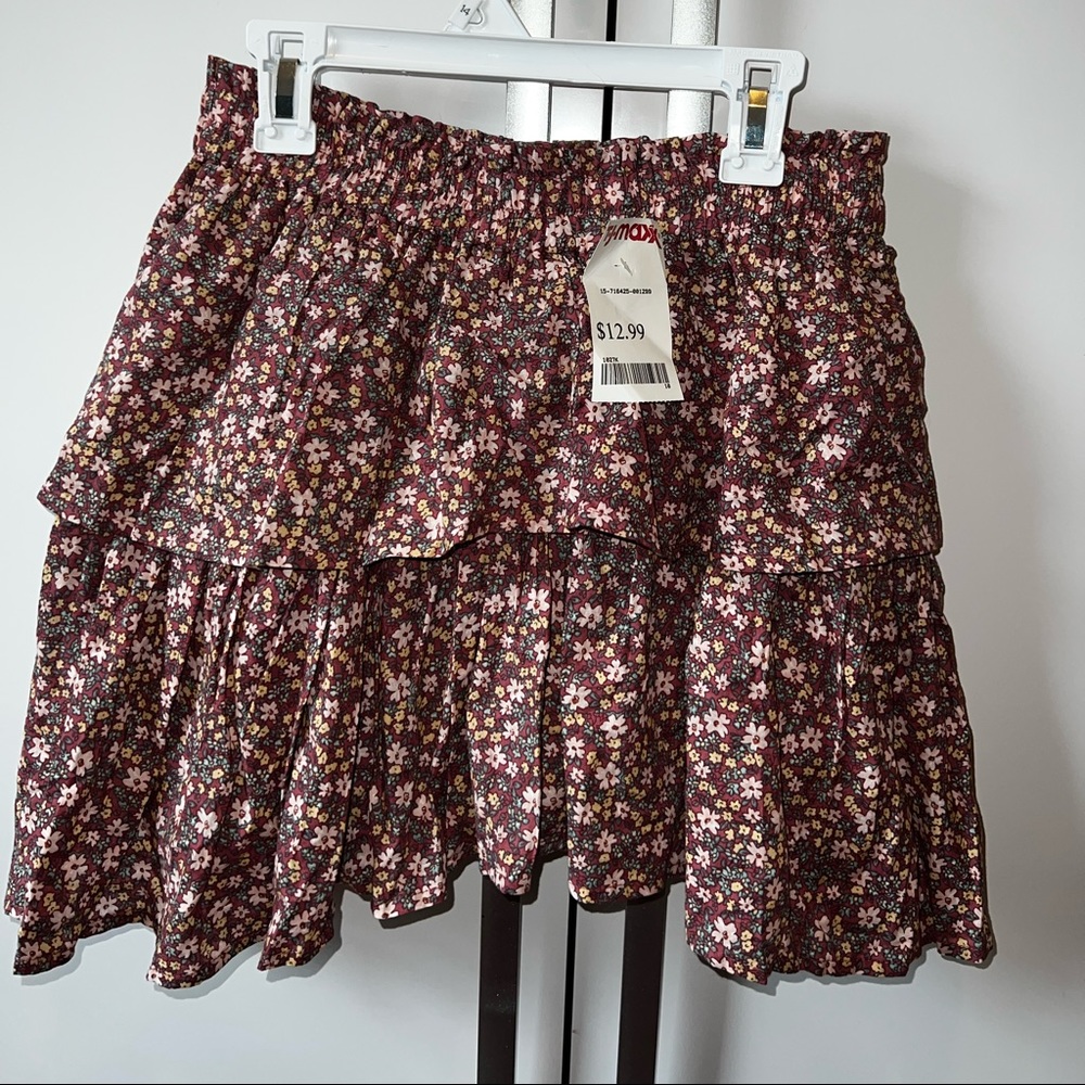 Vanilla Star flower print ruffle skirt.